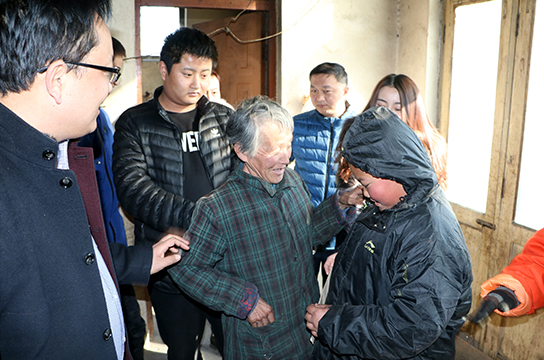 靦腆的小龍
